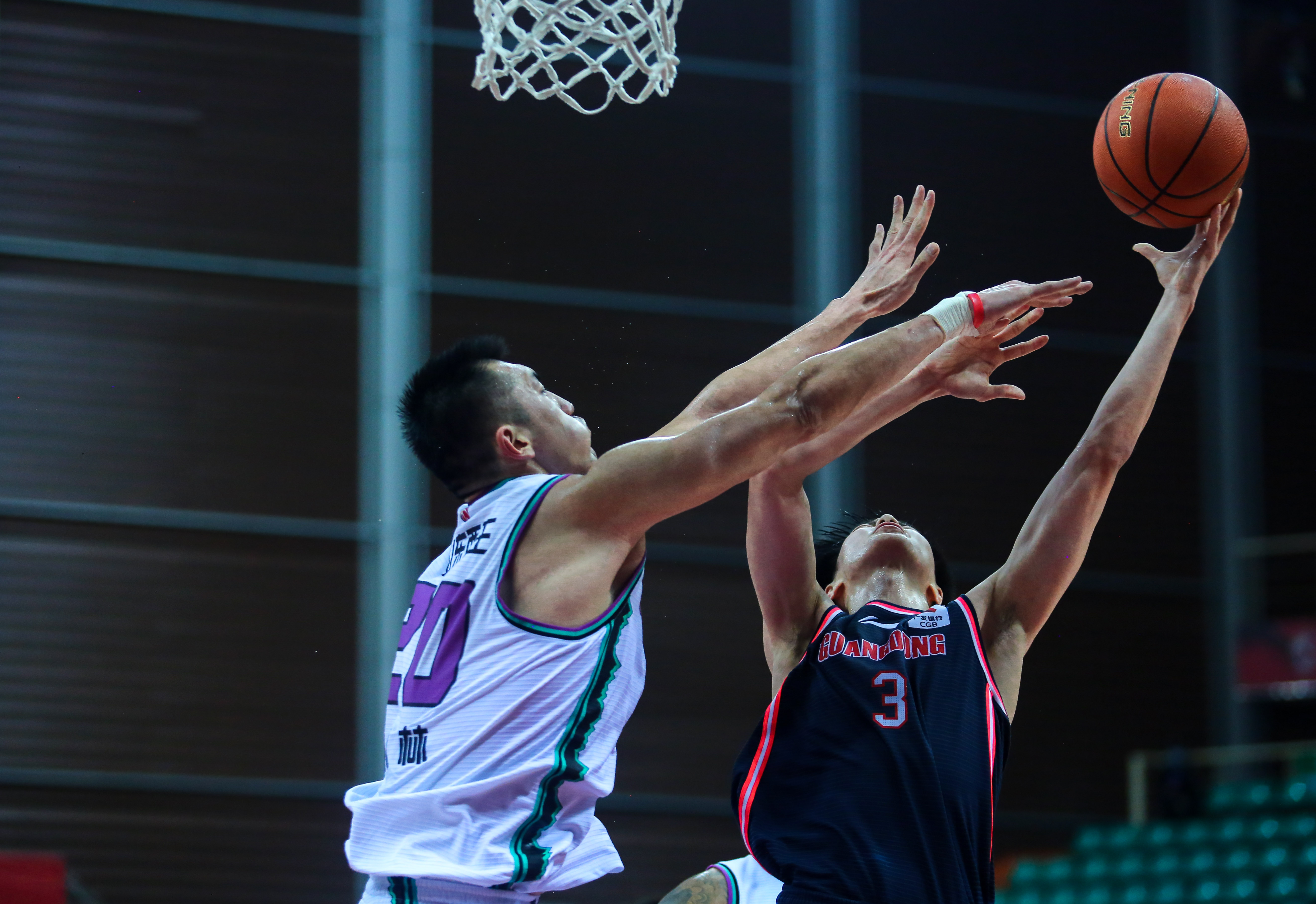 球队实力雄厚,不断提升整体实力的成语